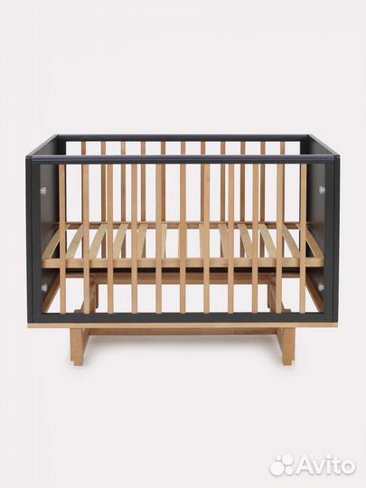 Детская кроватка с маятником