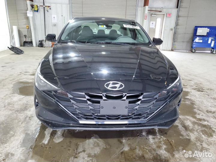 В разборе Hyundai Elantra 7