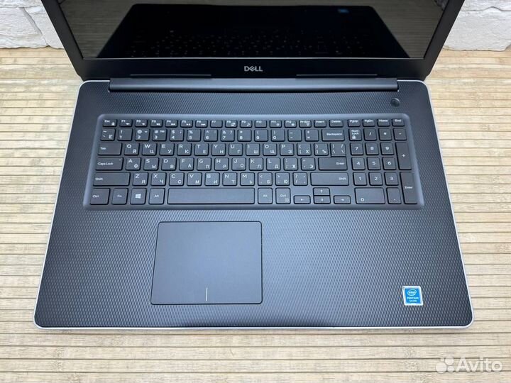 Ноутбук с большим экраном Dell Inspiron 17 P35E
