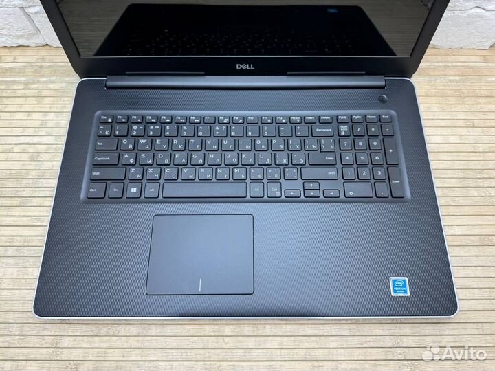 Ноутбук с большим экраном Dell Inspiron 17 P35E