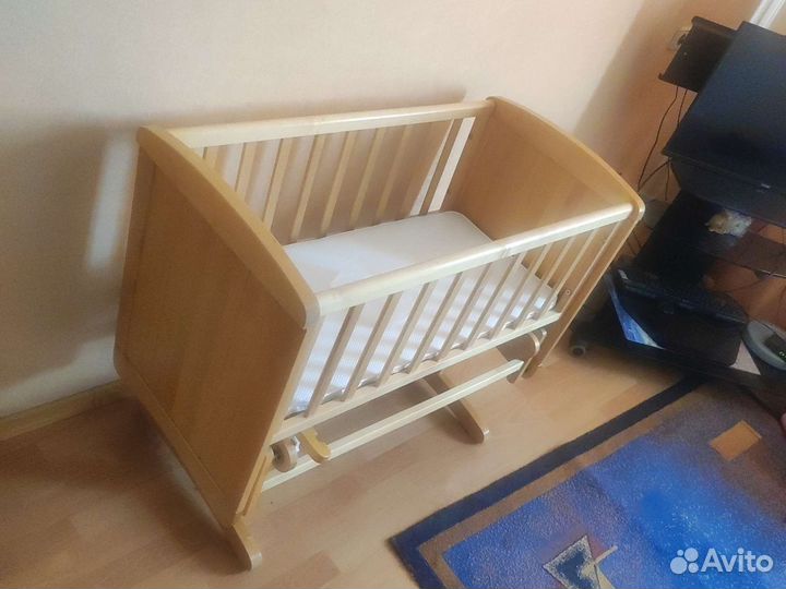 Детская кроватка с продольным маятником Mothercare