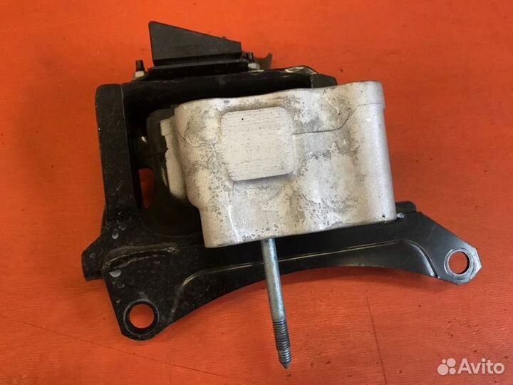 Подушка двигателя Toyota Prius ZVW50 2ZR-FXE 2017