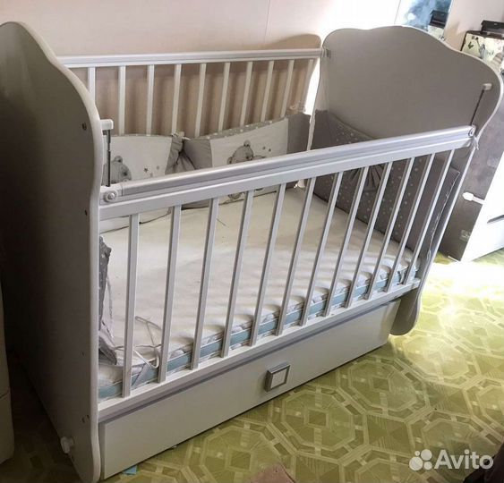 Детская кровать с маятником(плюс матрас)