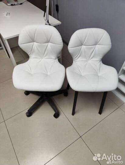 Маникюрный стол и 2 комплекта стульев