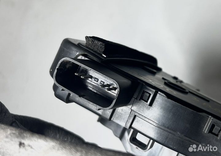 Замок задней правой двери Kia Sportage 3