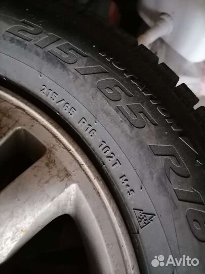 Pirelli Ice Zero 215/65 R16 102