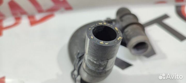 Патрубок системы охлаждения Volkswagen Passat 3C5