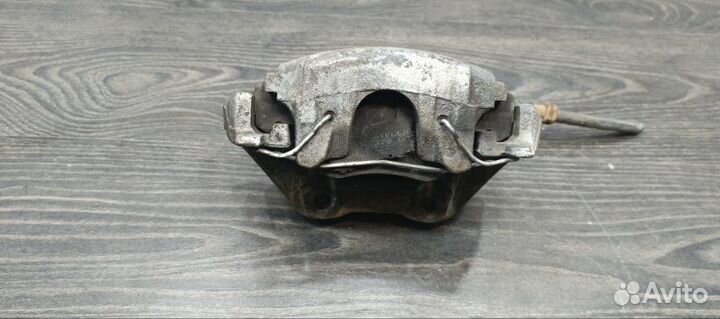 Суппорт тормозной передний левый Opel Omega B 1994