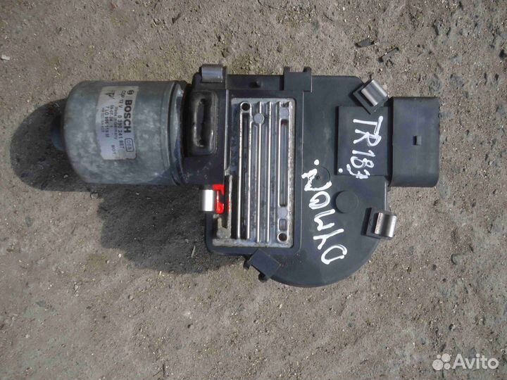 Моторчик передних стеклоочистителей (дворников) на