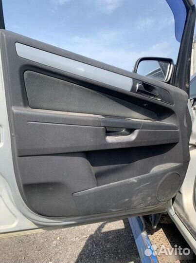 Обшивки дверей Opel Zafira B 2008