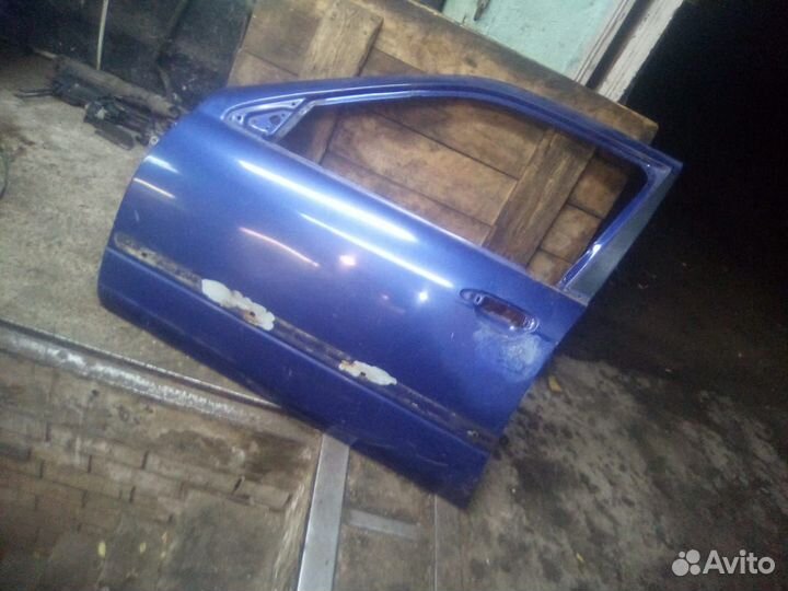 Дверь передняя левая Nissan Primera P11