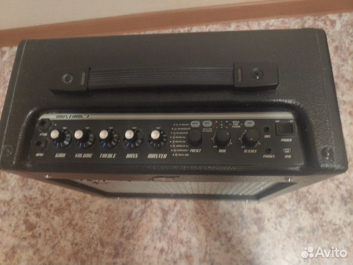 Комбоусилитель (комбик) Fender Mustang 1 (v2)