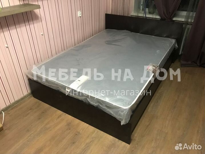 Кровать