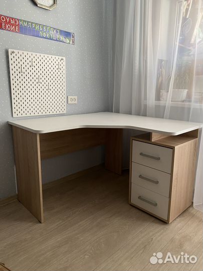 Стол угловой