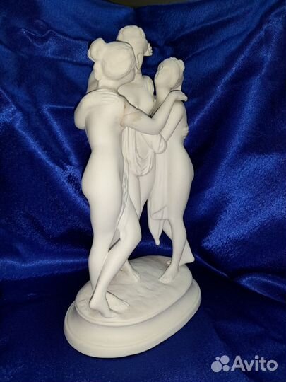 Статуэтка фарфор