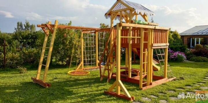 Детская площадка для игры на даче