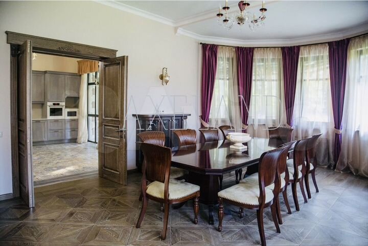 Дом 980 м² на участке 27 сот.