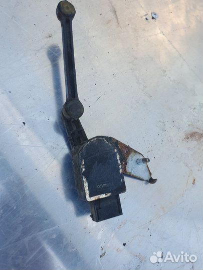 Датчик положения кузова задний Volvo V60 универсал