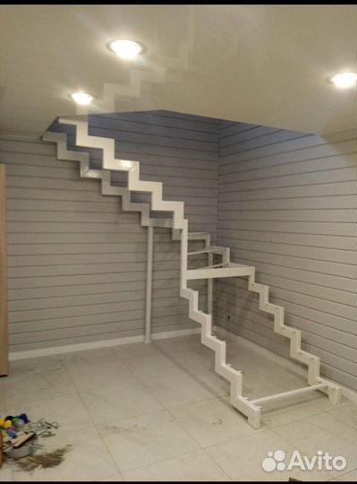 Лестница на металлокаркасе