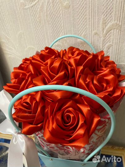 Букет из атласных роз