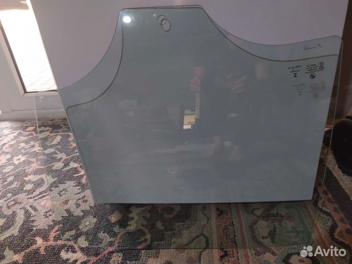 Стекла заднии BMW 5,f10-11 оригинал