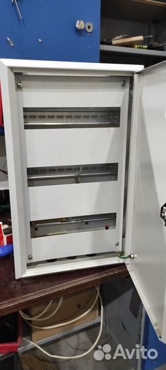 Щит электрический накладной метал. на 36 модулей