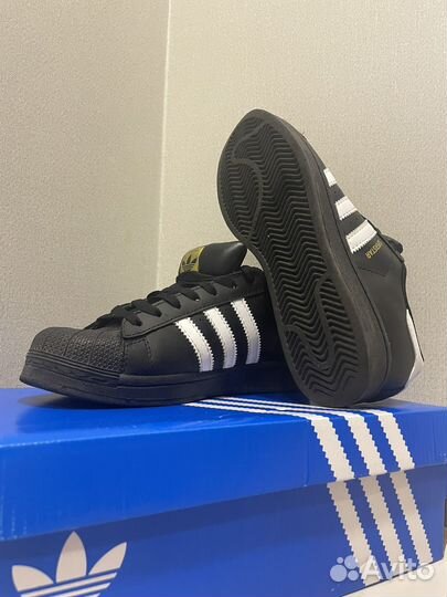 Adidas superstar black