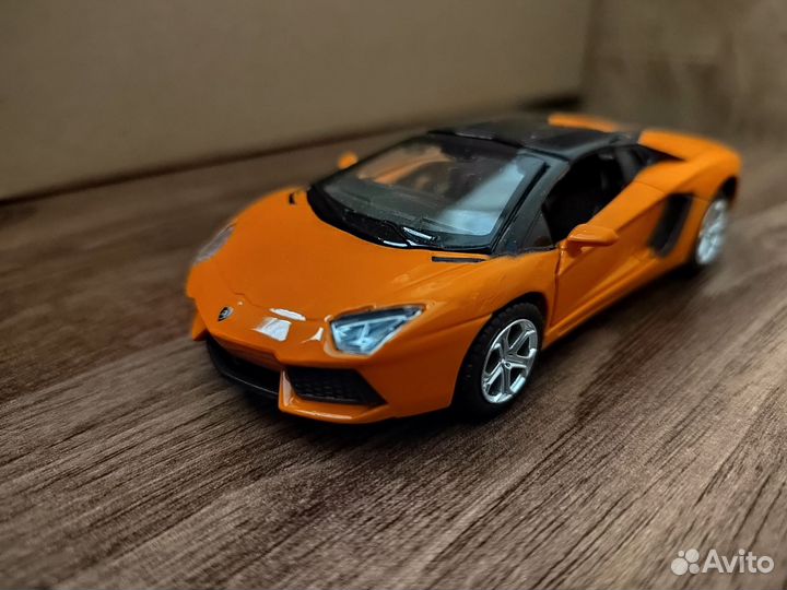 Модели 8 спорткаров в масштабе 1/43