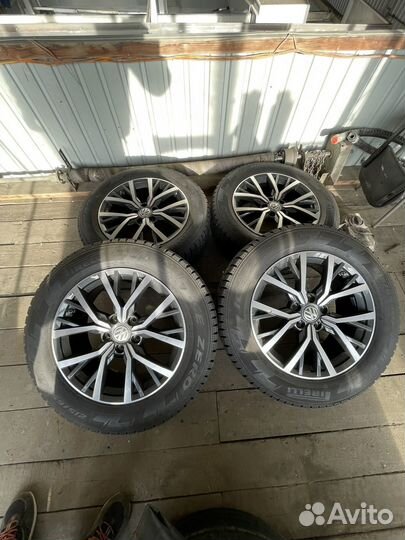 Комплект зимних колес r17 215/65/17 VAG