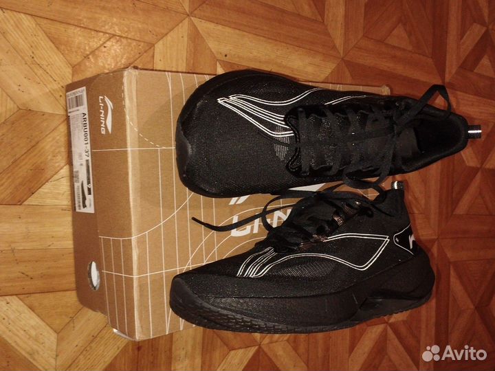 Кроссовки беговые Lining 42.5 новые
