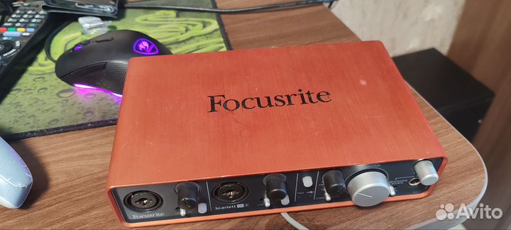 Звуковая карта focusrite 2i4