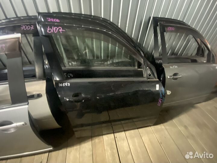 Дверь передняя правая Suzuki Grand Vitara