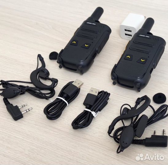 Рация-радиостанция в комплекте с наушниками