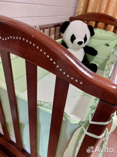 Детская кроватка из натурального дерева