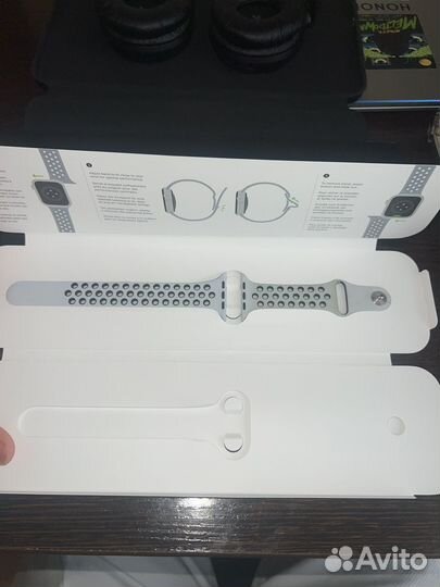 Часы apple watch se 44 mm nike