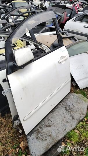 Дверь передняя Toyota Ipsum ACM21