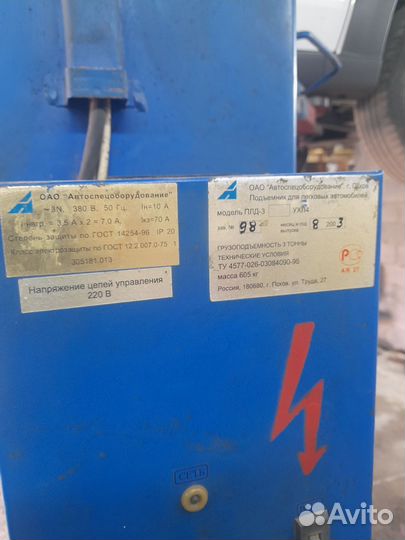 Подъемник автомобильный винтовой