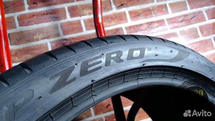 Pirelli P Zero PZ4 315/30 R22 107Y