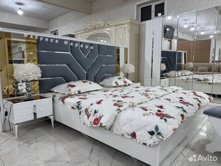 Спальный гарнитур