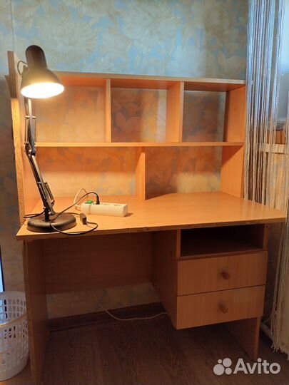 Письменный стол для школьника