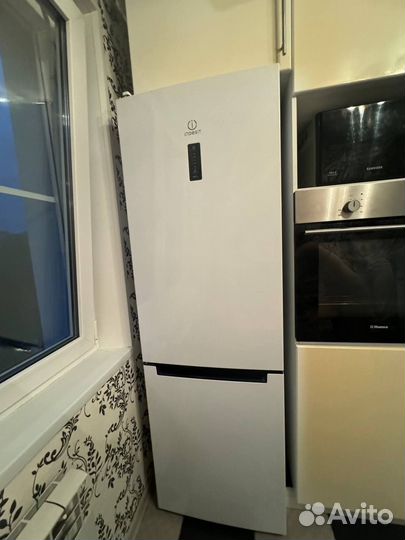 Холодильник indesit