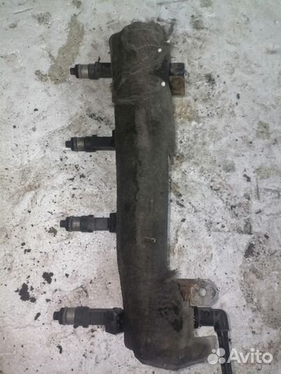 Топливная рампа в сборе с форсунками Опель Корса Д