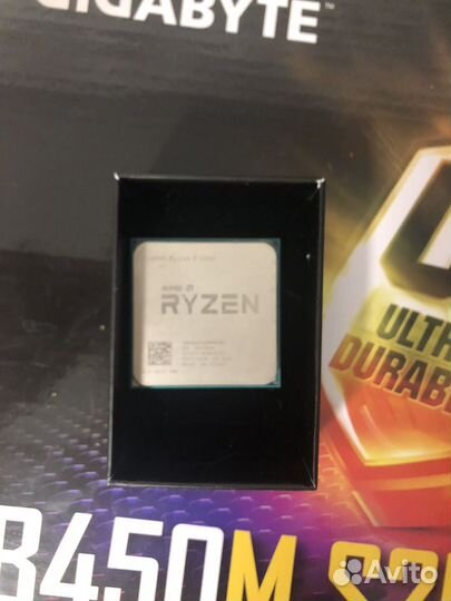 Материнская плата с процессором и памятью