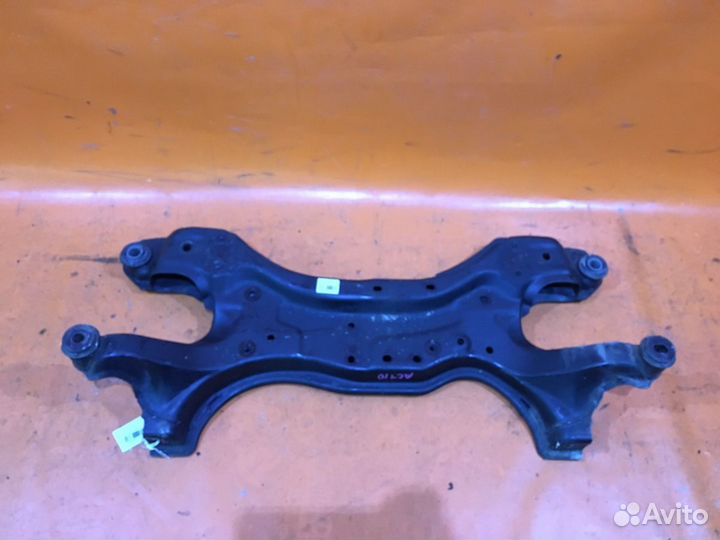 Подрамник передний Toyota Opa ACT10