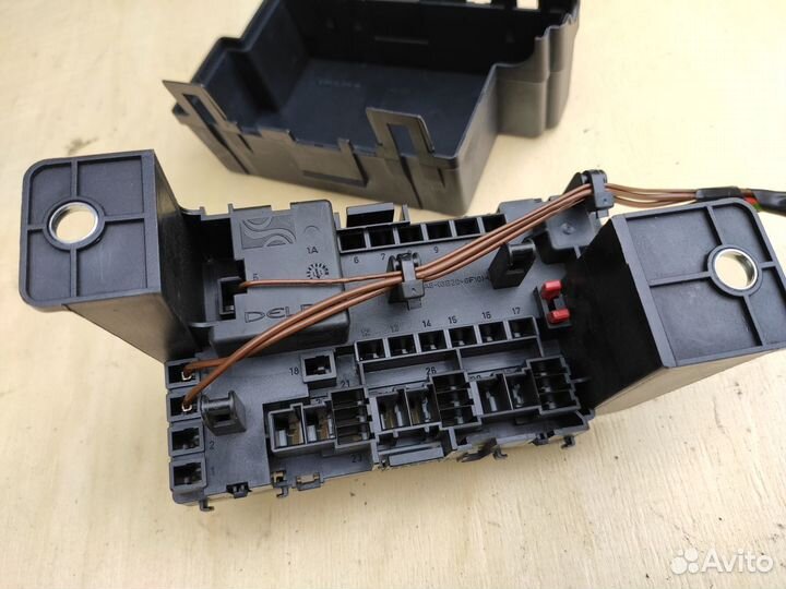 Блок предохранителей задний на Opel Corsa D