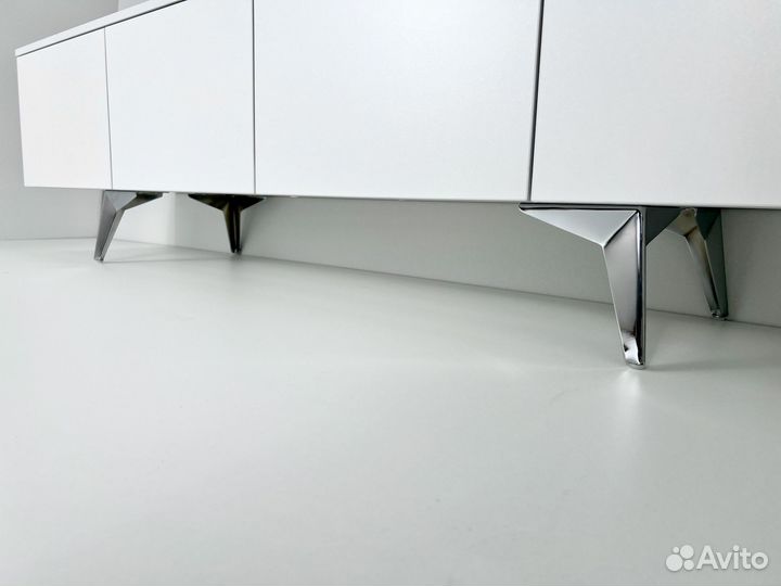 Белая тумба 