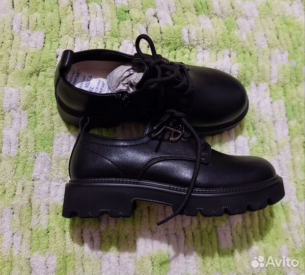 Демисезонные ботинки для девочки 33 размер новые
