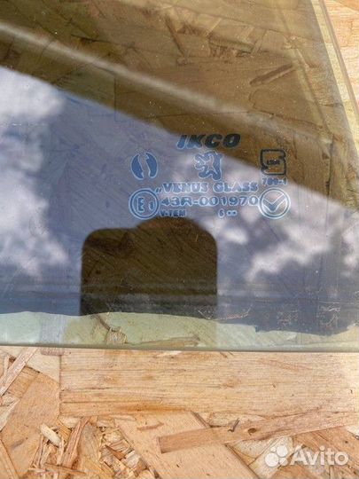 Стекло двери задней правой Peugeot 206