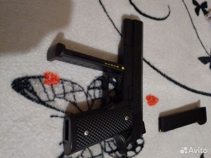 Пистолет игрушечный второй магазин в падорак