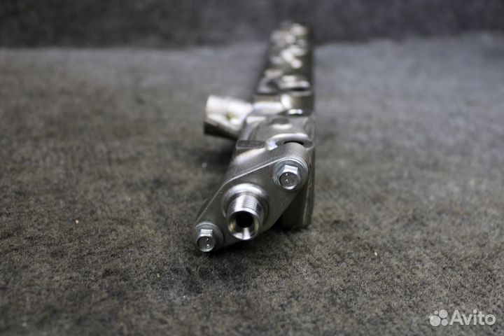 Рейка топливная Nissan Serena C26 MR20DD